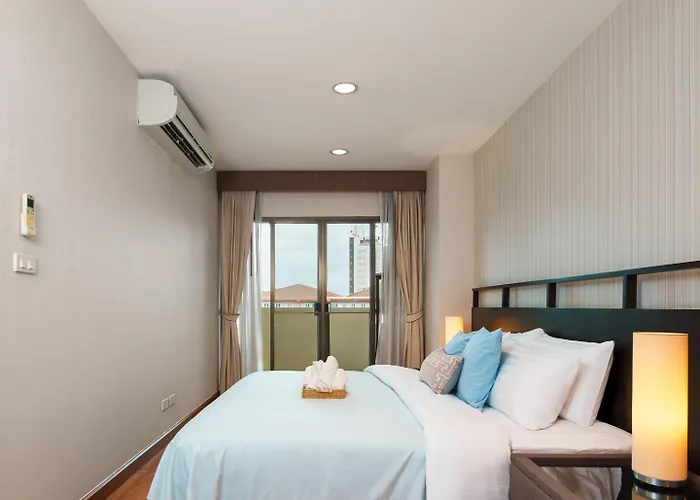 Azure Dreams King Retreat Near Bts & Fast Wifi アパート バンコク都