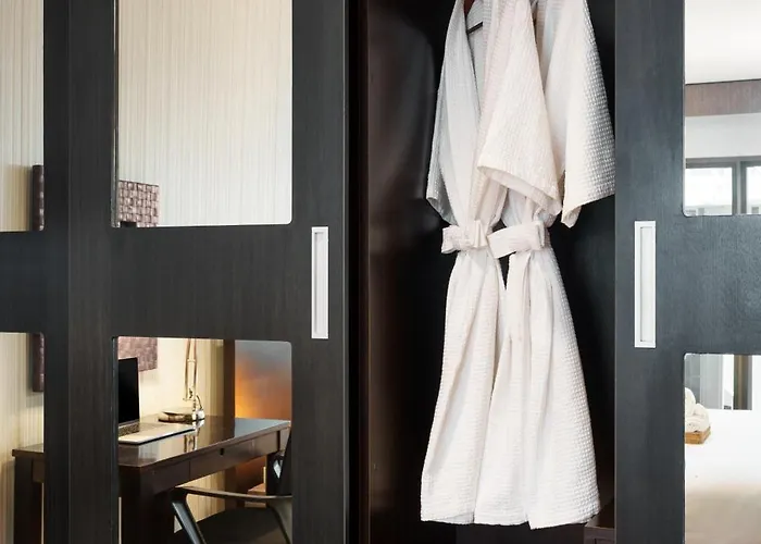 Azure Dreams King Retreat Near Bts & Fast Wifi アパート